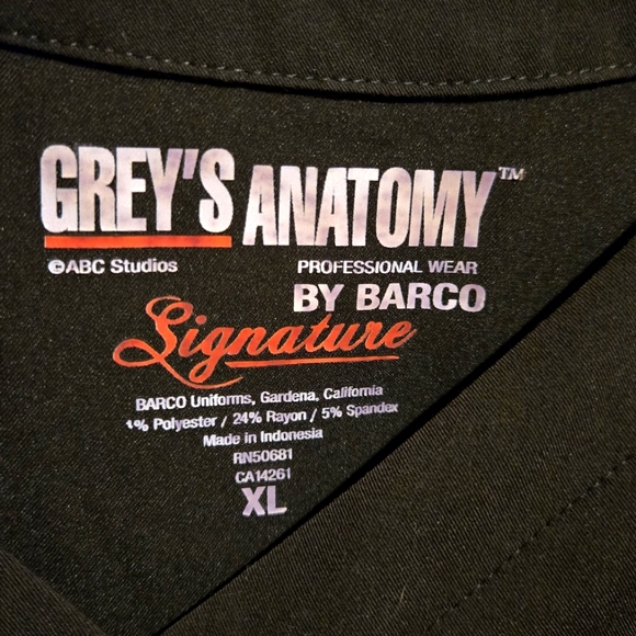 Grey's Anatomy scrub top - Picture 3 of 3